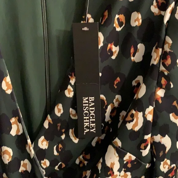 Badgley Mischka Collection V-Neck Sheath Dress - Picture 10 of 12